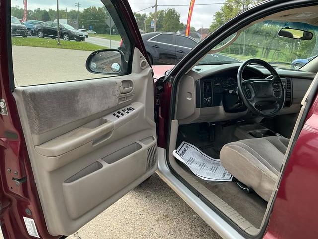 Photo of 2001 MAROON Dodge Dakota