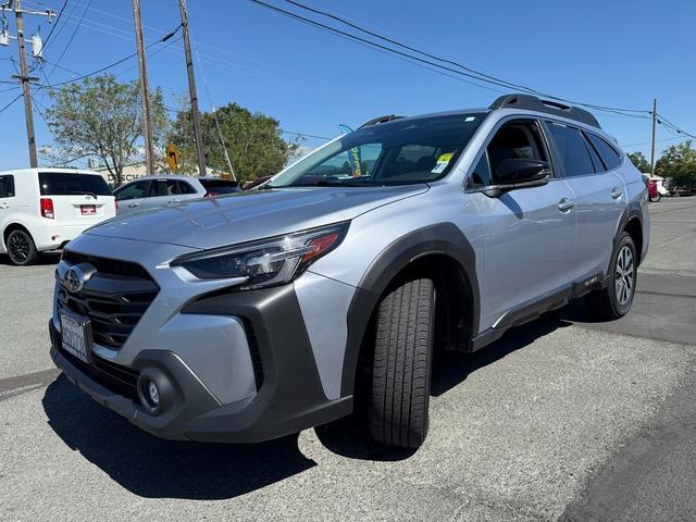 Photo of 2023 Ice Silver Metallic Subaru Outback