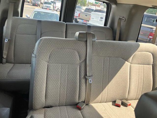 Photo of 2017 Summit White Chevrolet Express 3500