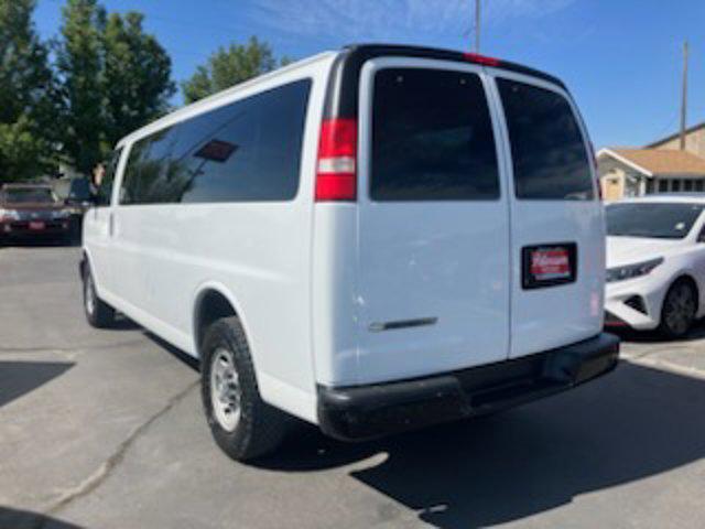 Photo of 2017 Summit White Chevrolet Express 3500