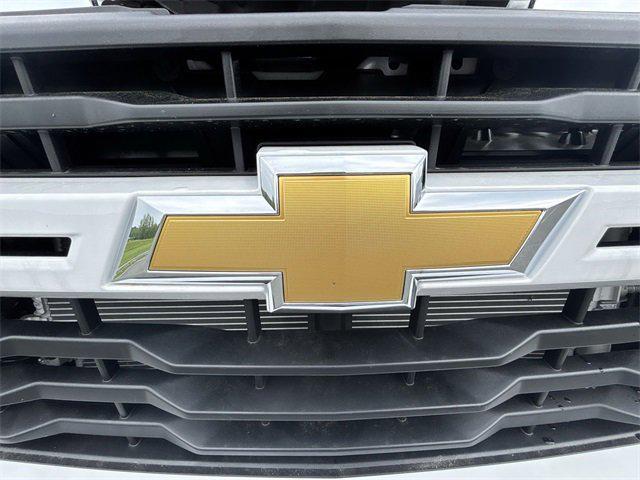 Photo of 2025 Summit White Chevrolet Silverado 2500