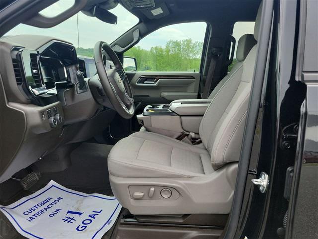 Photo of 2025 Black Chevrolet Silverado 1500