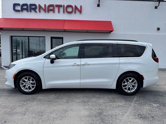 Photo of 2020 White Chrysler Voyager