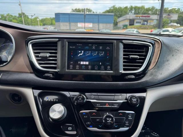 Photo of 2020 White Chrysler Voyager
