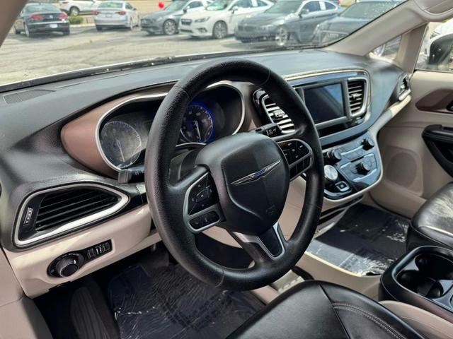 Photo of 2020 White Chrysler Voyager