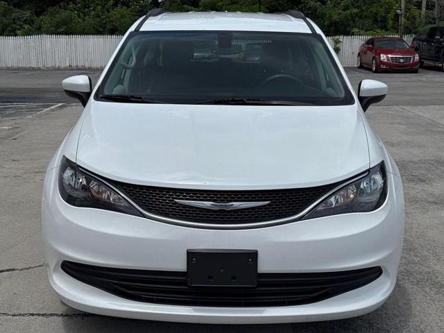 Photo of 2020 White Chrysler Voyager