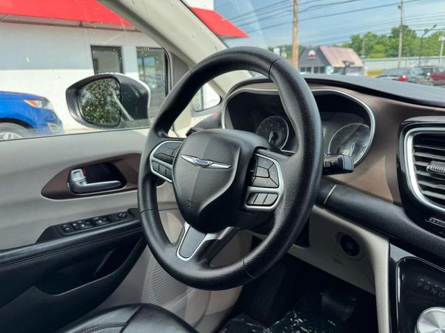Photo of 2020 White Chrysler Voyager