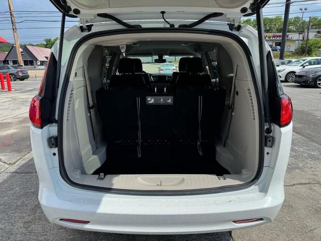 Photo of 2020 White Chrysler Voyager