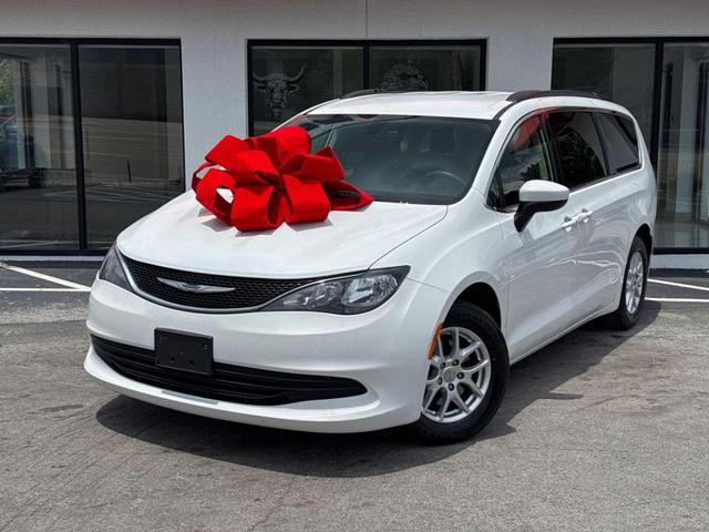 Photo of 2020 White Chrysler Voyager