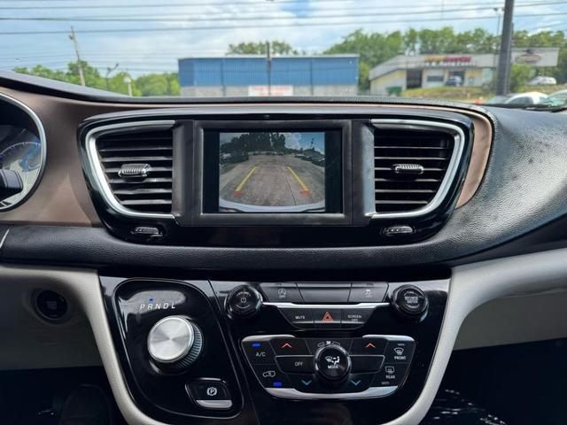 Photo of 2020 White Chrysler Voyager