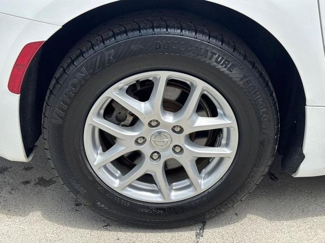 Photo of 2020 White Chrysler Voyager