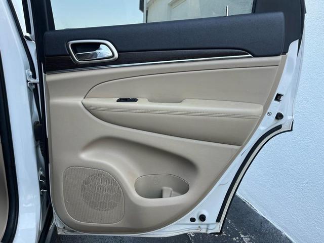 Photo of 2014 Silver Jeep Grand Cherokee
