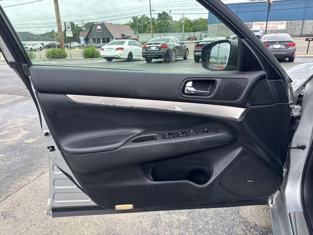 Photo of 2015 Liquid Platinum INFINITI Q40