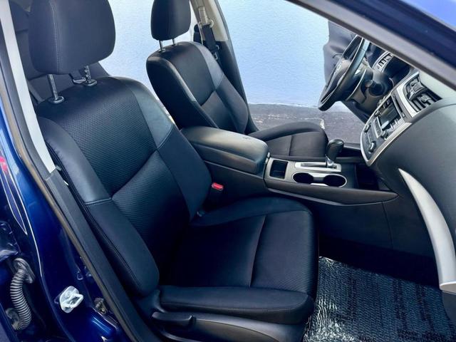 Photo of 2017 Gray Nissan Altima