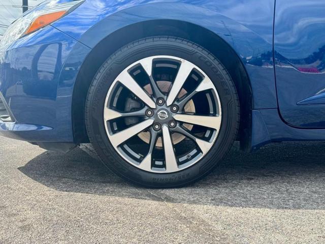 Photo of 2017 Gray Nissan Altima
