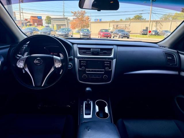 Photo of 2017 Gray Nissan Altima