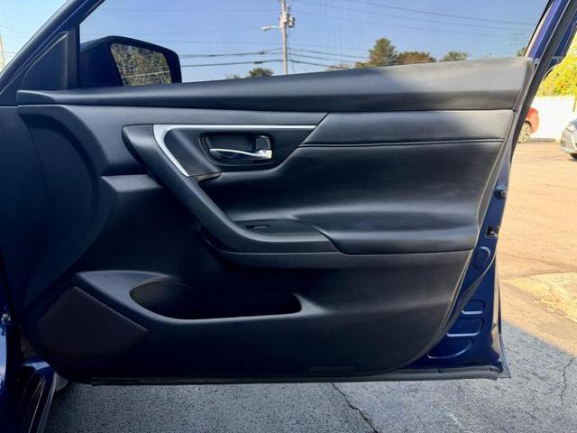 Photo of 2017 Gray Nissan Altima