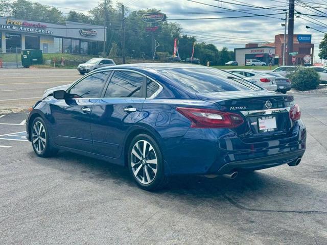 Photo of 2017 Gray Nissan Altima