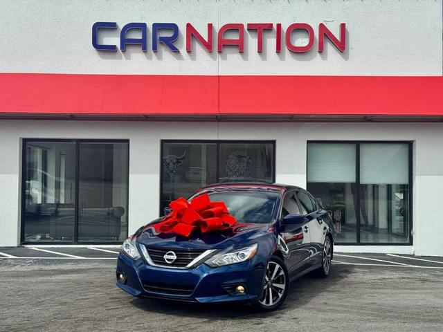 Photo of 2017 Gray Nissan Altima