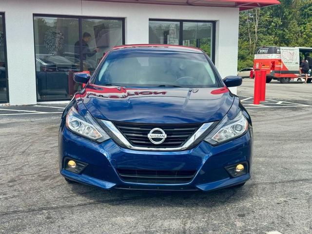 Photo of 2017 Gray Nissan Altima