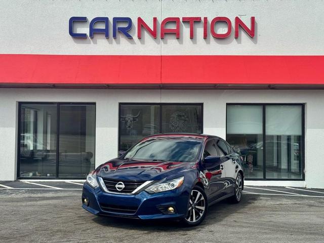 Photo of 2017 Gray Nissan Altima