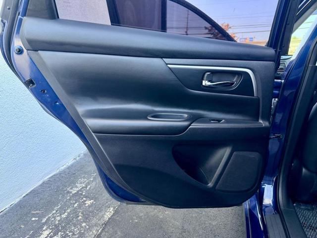Photo of 2017 Gray Nissan Altima