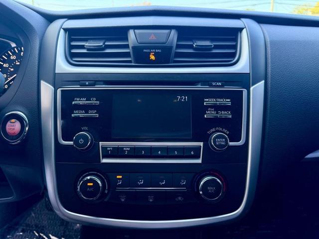 Photo of 2017 Gray Nissan Altima