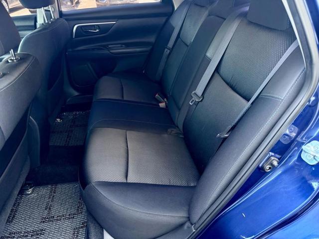 Photo of 2017 Gray Nissan Altima