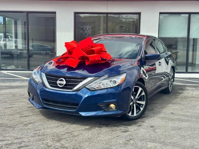 Photo of 2017 Gray Nissan Altima