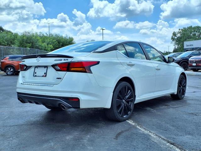 Photo of 2022 White Nissan Altima