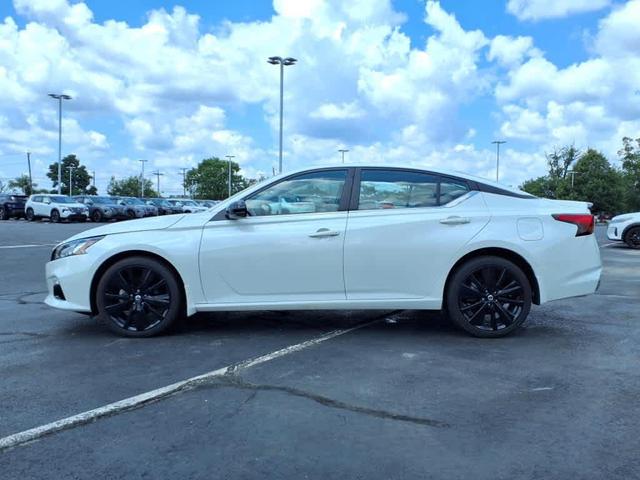 Photo of 2022 White Nissan Altima