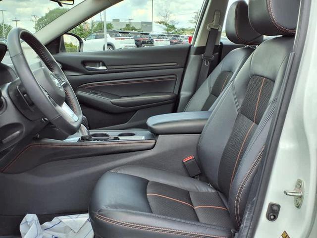 Photo of 2022 White Nissan Altima