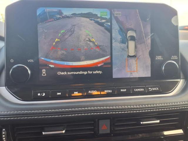 Photo of 2023 2 Tone Orange / Black Nissan Rogue