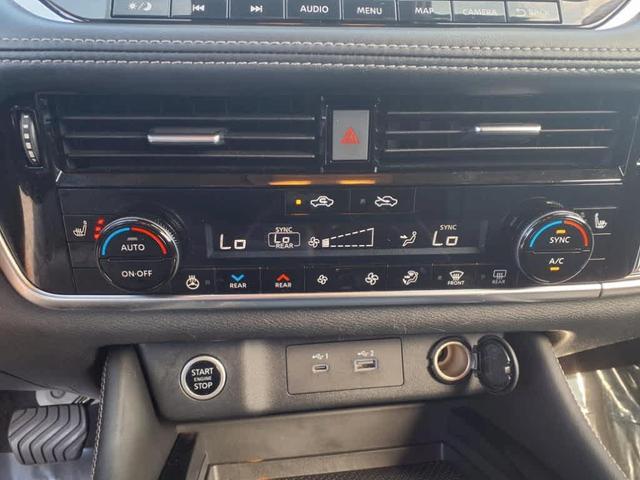 Photo of 2023 2 Tone Orange / Black Nissan Rogue