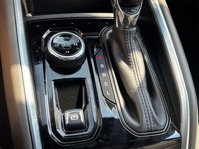 Photo of 2023 Summit White Chevrolet Colorado