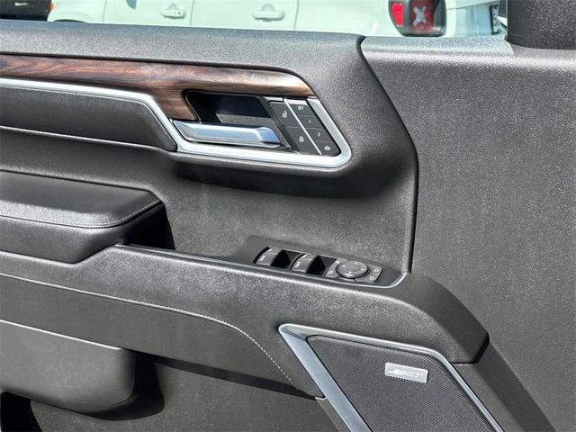 Photo of 2022 Summit White GMC Sierra 1500