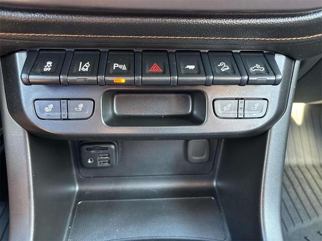 Photo of 2021 Summit White GMC Canyon