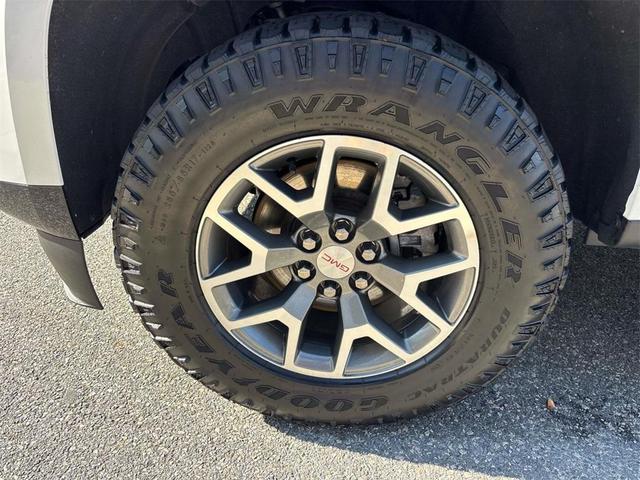 Photo of 2021 Summit White GMC Canyon