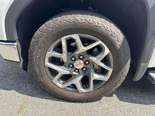 Photo of 2022 Summit White GMC Sierra 1500