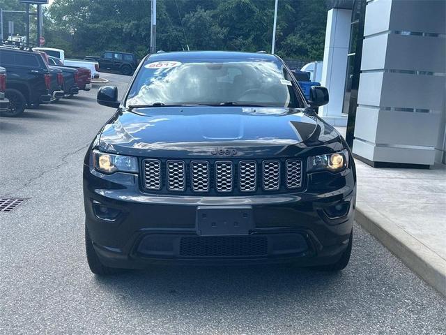 Photo of 2017 Diamond Black Jeep Grand Cherokee