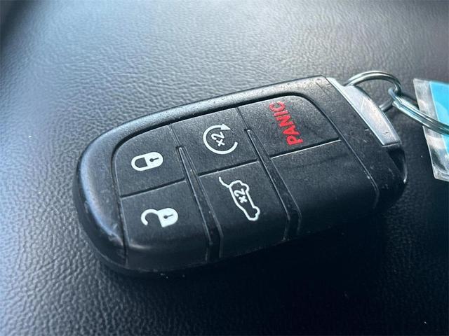 Photo of 2017 Diamond Black Jeep Grand Cherokee