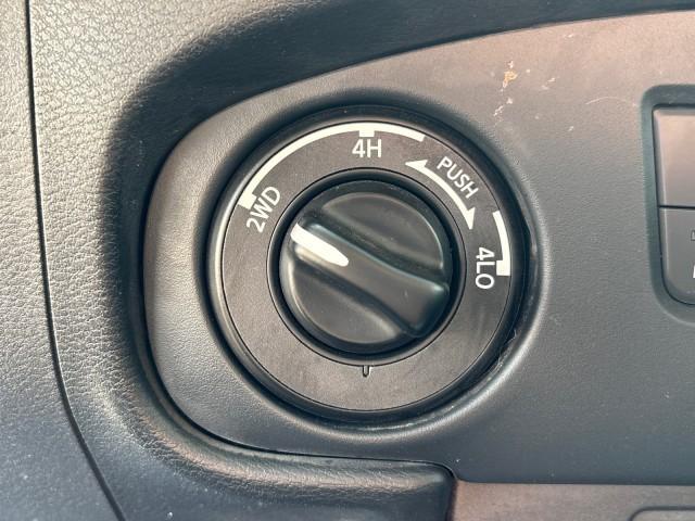 Photo of 2024 Glacier White Nissan Frontier