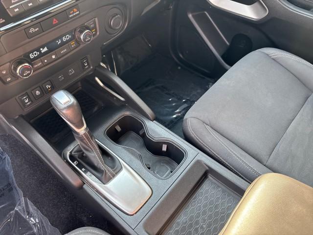 Photo of 2024 Glacier White Nissan Frontier