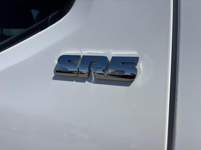 Photo of 2021 Super White Toyota Tacoma
