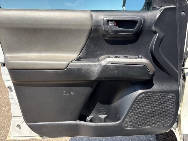 Photo of 2021 Super White Toyota Tacoma