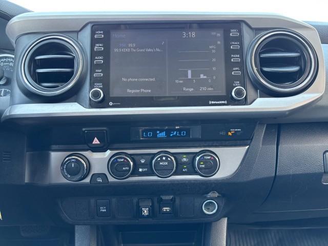 Photo of 2021 Super White Toyota Tacoma