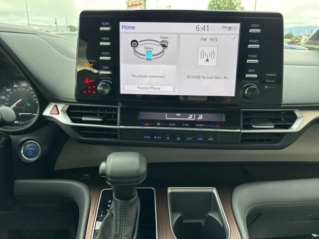 Photo of 2023 Ice Toyota Sienna