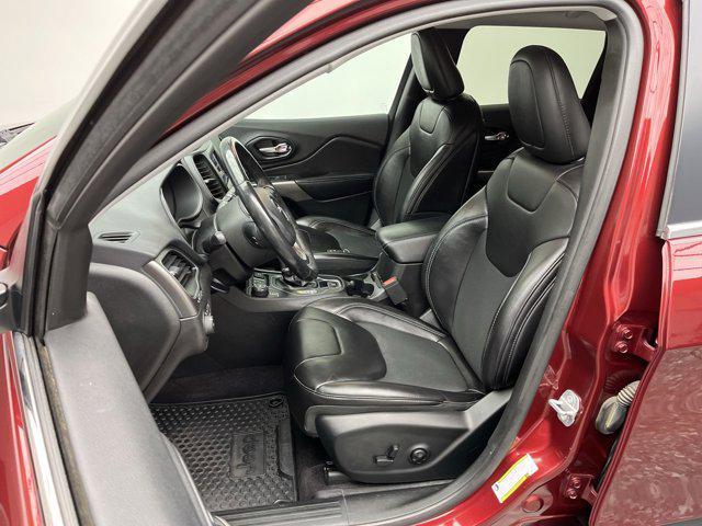 Photo of 2019 Velvet Red Pearlcoat Jeep Cherokee