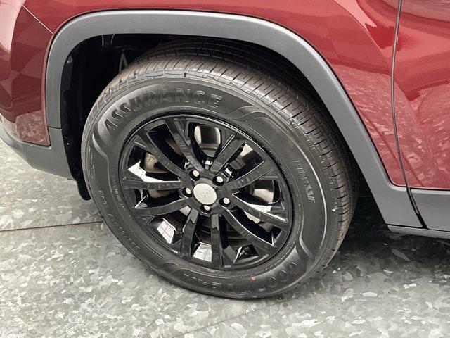 Photo of 2019 Velvet Red Pearlcoat Jeep Cherokee