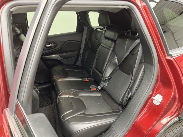 Photo of 2019 Velvet Red Pearlcoat Jeep Cherokee